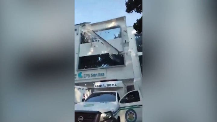 Colombia earthquake victims flee in terror as debris falls from building