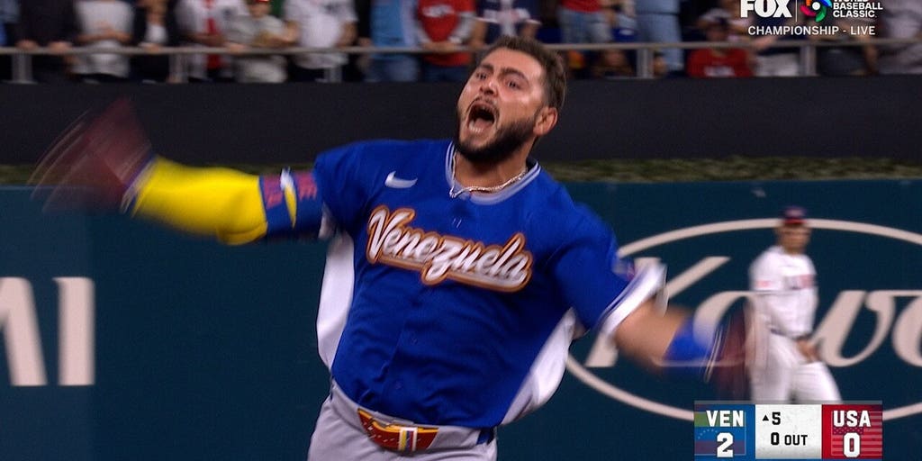 Wilyer Abreu hits solo home run, extending Venezuela's lead over United States