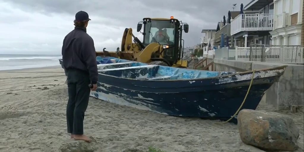 3 dead, multiple missing near San Diego after boat washes ashore