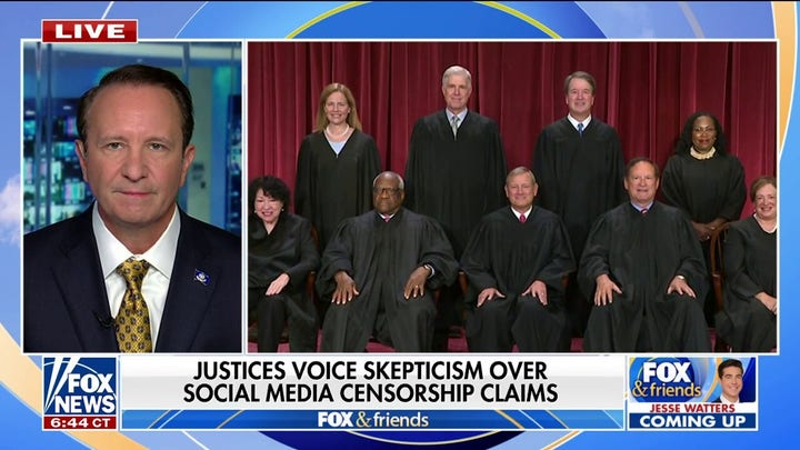 Justices appear to side with government on social media censorship