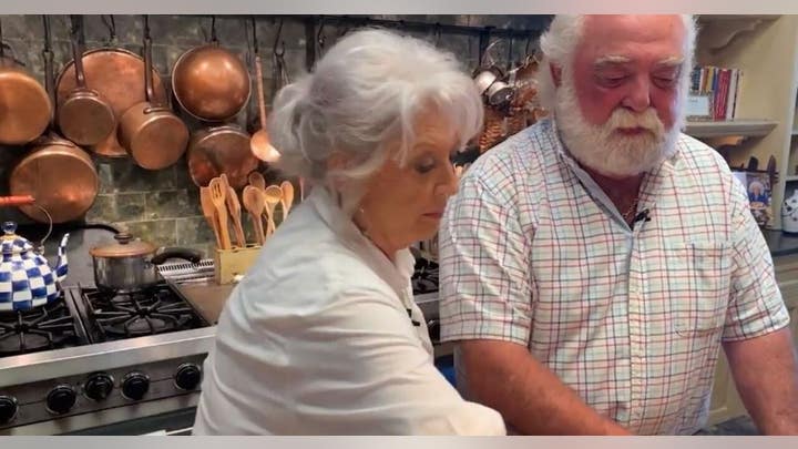 Paula Deen cooks up ribs for Labor Day in Fox Nation special