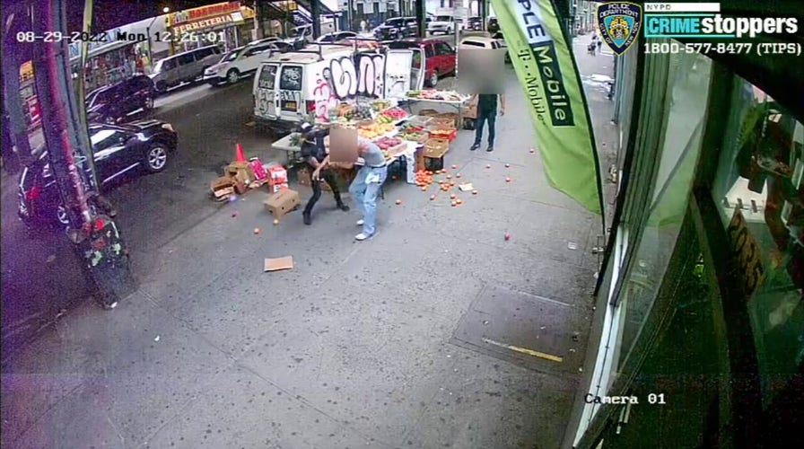 NYC robbery victim tackled into fruit stand