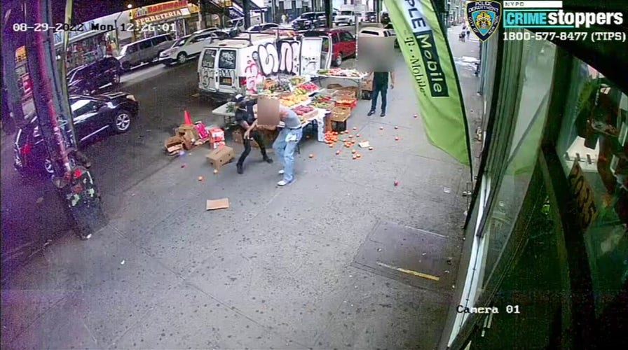 NYC robbery victim tackled into fruit stand