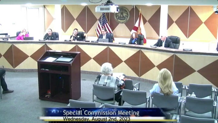Surfside, Florida, Mayor Shlomo Danzinger asks if anyone speaks Spanish