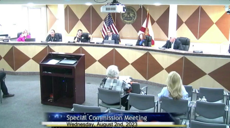 Surfside, Florida, Mayor Shlomo Danzinger asks if anyone speaks Spanish