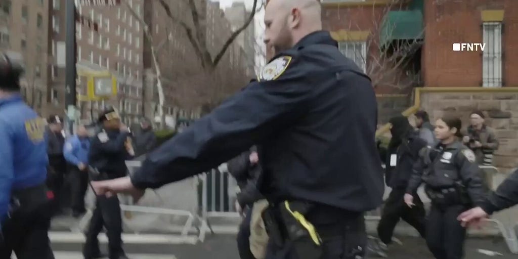 NYPD officers arrest suspect near mayor's residence