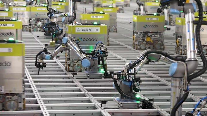 AI-powered robot army that packs your groceries in minutes