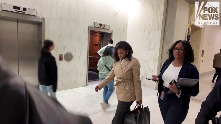 Dem Jasmine Crockett aide attempts to intimidate, block reporter’s question