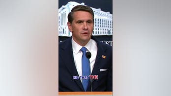 DOJ official ROASTS reporter's question on Don Lemon's arrest