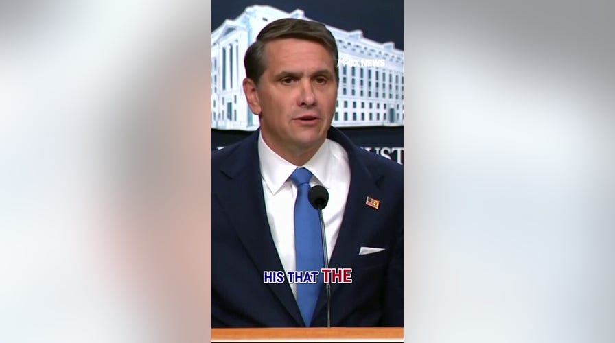 DOJ official ROASTS reporter's question on Don Lemon's arrest