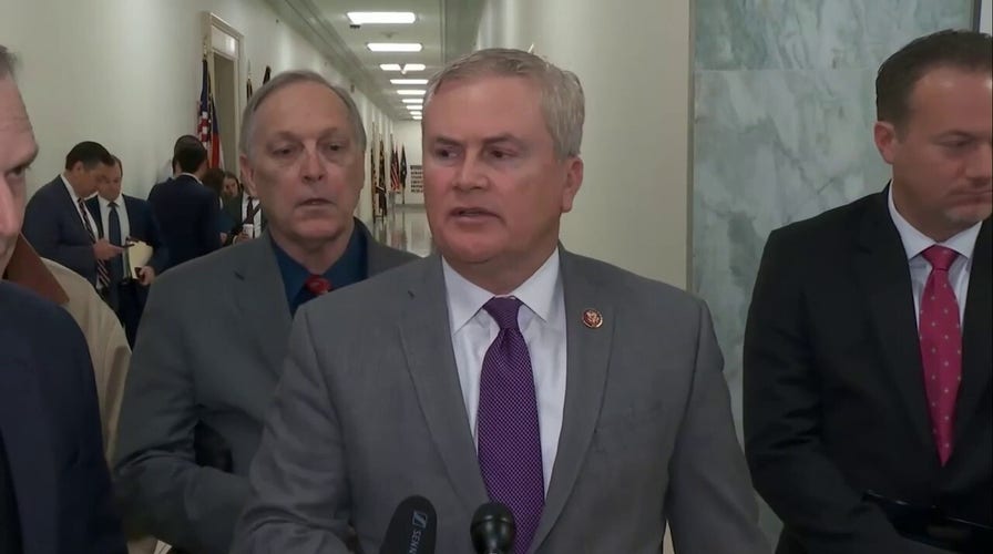 Heckler attempts to derail James Comer press conference on Clintons
