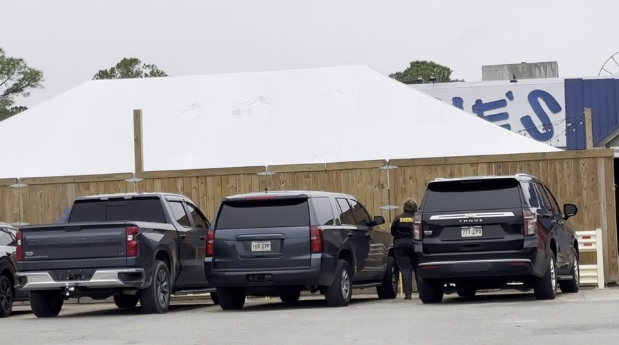 Sheriff is seen outside of Reggie's in Baton Rouge