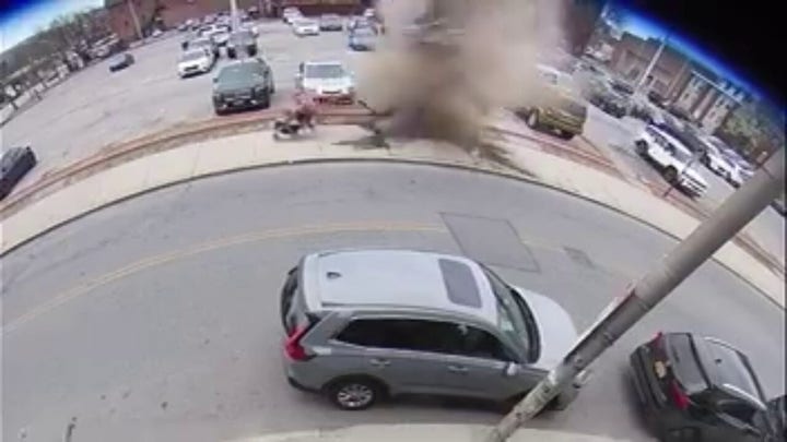 New York woman, children narrowly avoid manhole explosion