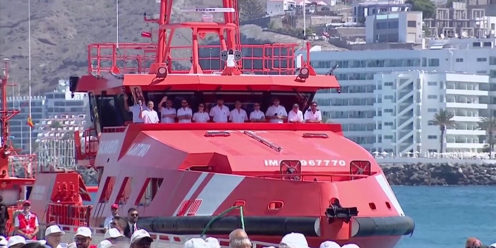 Pope Leo XIV blesses migrants at Spain's Gran Canaria island