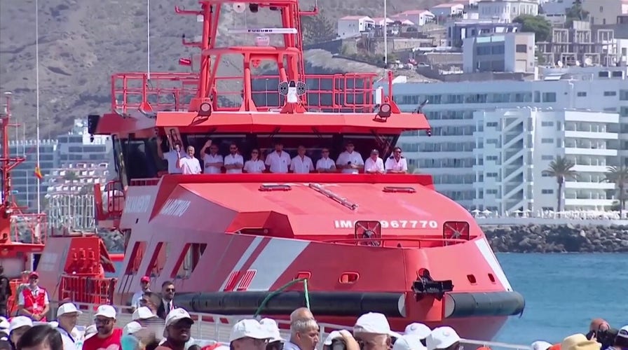 Pope Leo XIV blesses migrants at Spain's Gran Canaria island