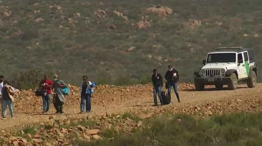 Fox News catches migrants on video crossing southern border