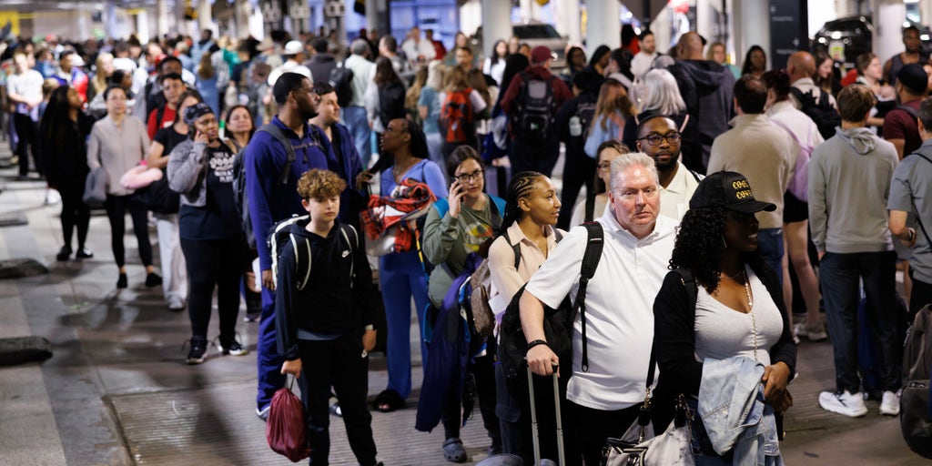 WATCH LIVE: TSA agents miss first paychecks as airport shutdown crisis nears one month