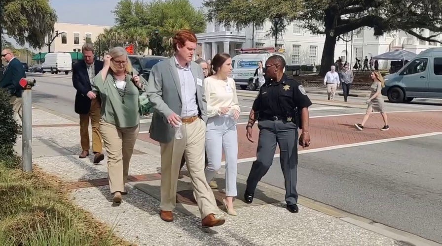 Alex Murdaugh's family leaves for lunch.