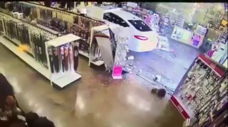 Car crashes into Arizona beauty shop, driver arrested for unrelated warrant