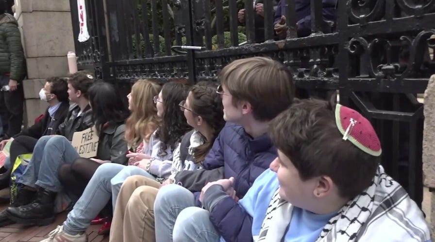Students chain themselves to protest Khalil's detention