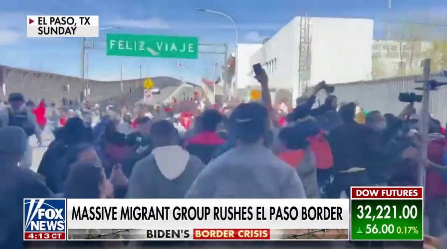Massive migrant group rushes El Paso border