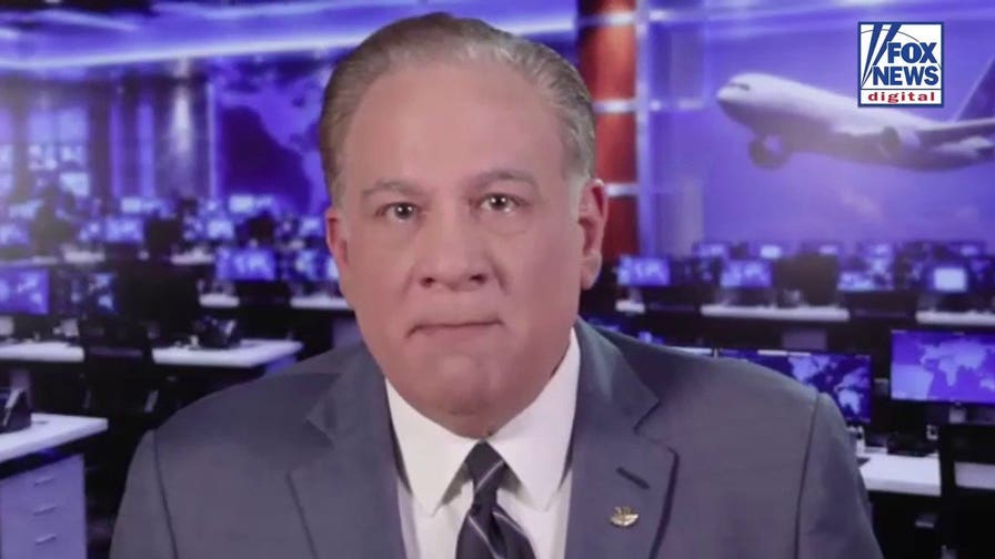 Aviation expert weighs in on passenger jet making emergency landing after cracked window sparks safety concerns