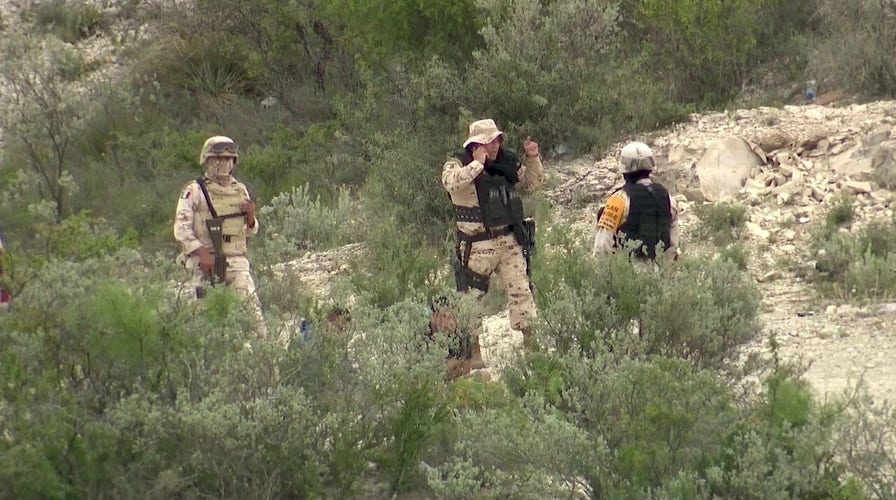 Mexican Marines arrest migrants waiting to cross Rio Grande