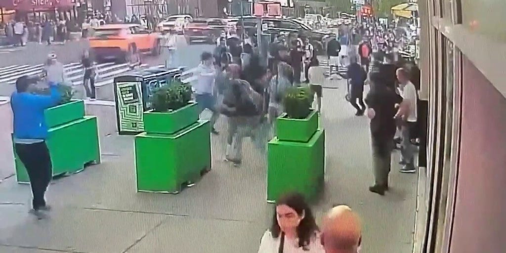 Teen migrants attack NYPD officers in Times Square