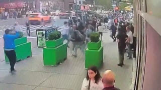 Teen migrants attack NYPD officers in Times Square - Fox News