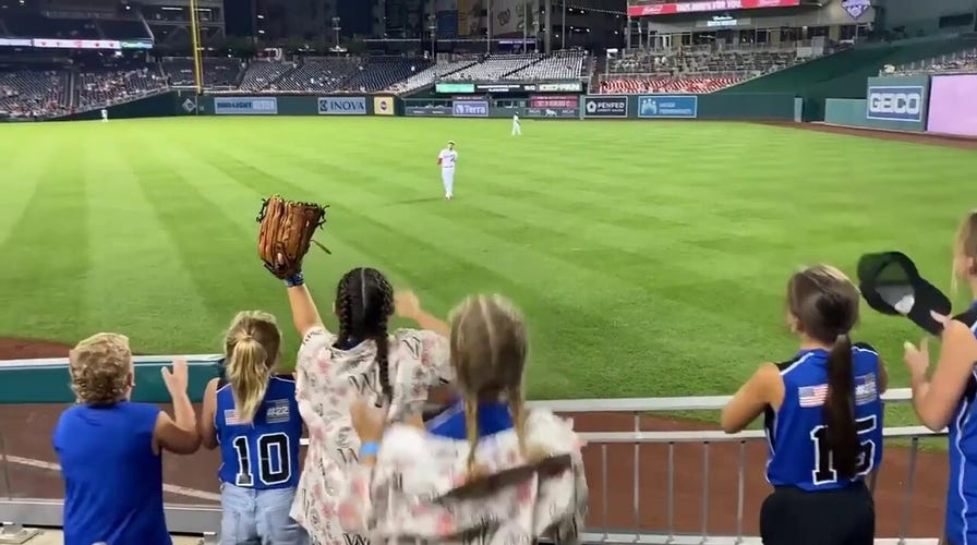 Baseball fan snags ball away from young fans at Nationals game