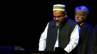 Muslim cleric who praised Adolf Hitler, Hamas spoke at Tim Walz’s 2019 inauguration - Fox News