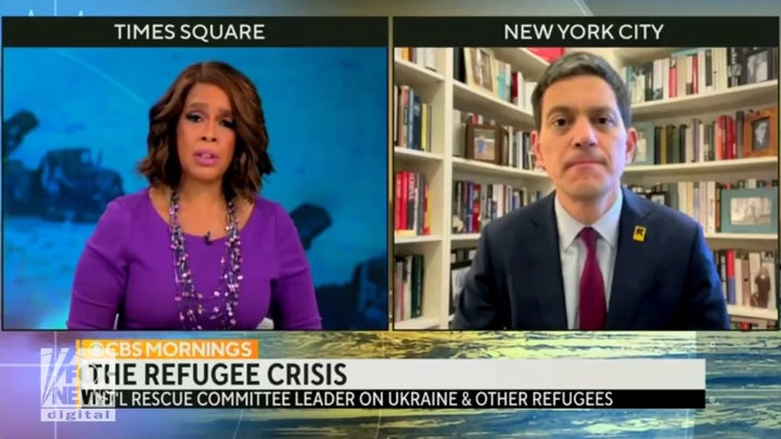 CBS anchor compares Ukrainian refugees to migrants at US-Mexico border