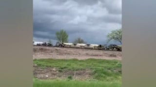Freight train carrying fuel derails near Arizona-New Mexico state line - Fox News