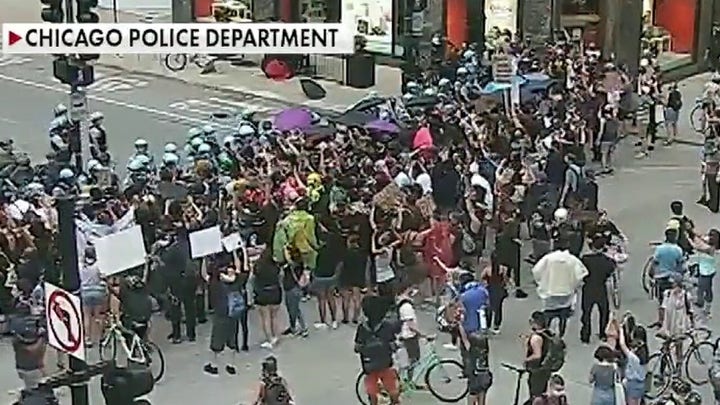 17 police officers injured during violent Chicago protests