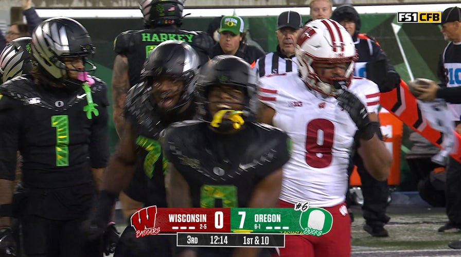 Oregon’s Jordon Davison rushes 20-yard TD, extending lead over Wisconsin