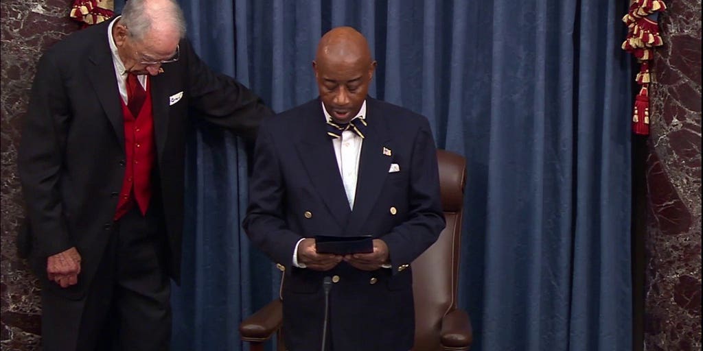 Senate chaplain honors Lindsey Graham in prayer