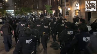 NYPD officers in riot gear move in on Columbia University where protesters have occupied building - Fox News
