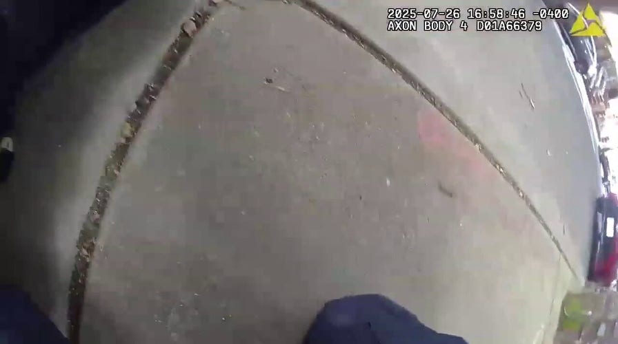 NYPD officer chases down shooting suspect