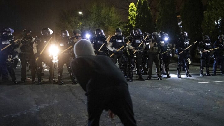 Violent protests erupt in Minnesota after police shoot Daunte Wright