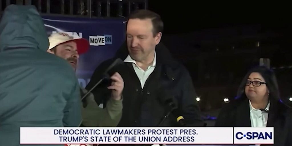 MAGA voter crashes Dem SOTU boycott rally, calling senator a 'scumbag' before getting pulled away