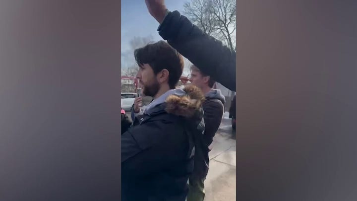 Illinois mayor and Border Patrol chief face off during immigration enforcement sweep