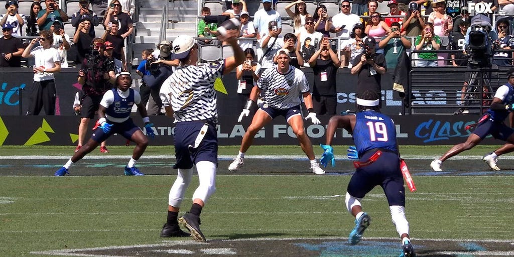 Tom Brady finds Rob Gronkowski for two-point conversion vs. Team USA in Flag Football Classic
