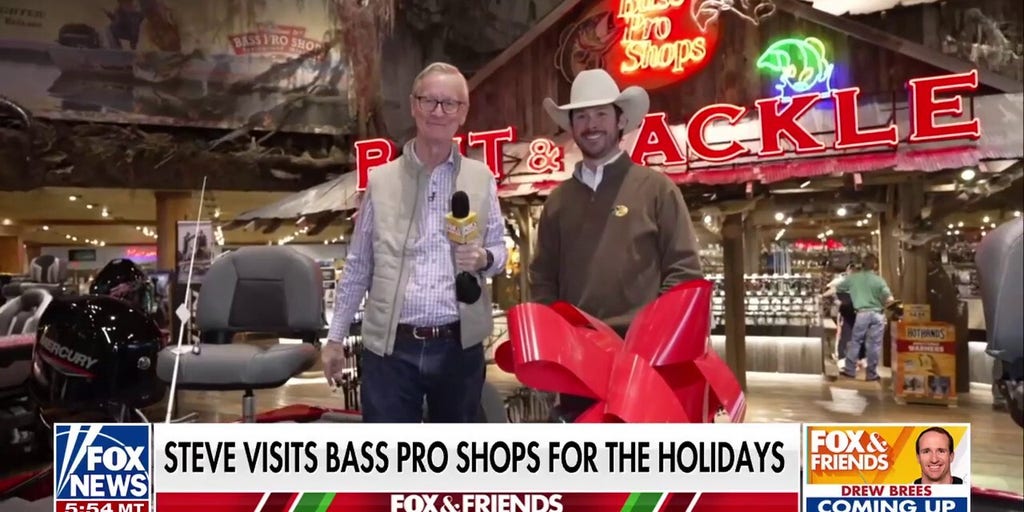 Steve Doocy, Luke Snyder visit Santa's Wonderland at Bass Pro Shops