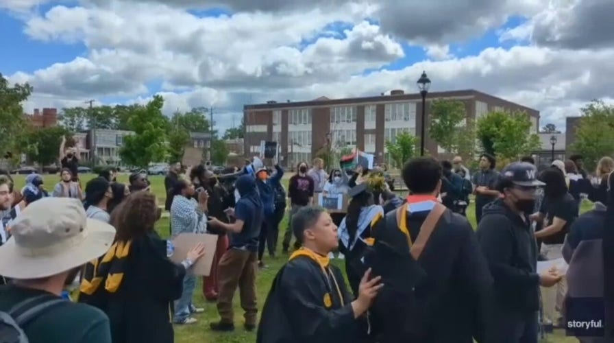 VCU students walk out of Youngkin commencement speech