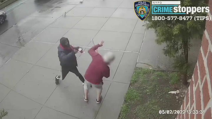 NYC man, 77, punched and kicked in face during alleged broad daylight robbery attempt