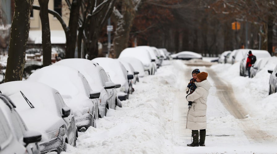  Monster wintertime  tempest  buries NYC; thousands of flights grounded