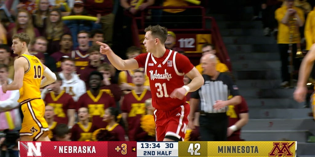 Jamarques Lawrence sets up Cale Jacobsen for corner three, giving Nebraska the lead over Minnesota