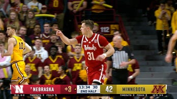 Jamarques Lawrence sets up Cale Jacobsen for corner three, giving Nebraska the lead over Minnesota
