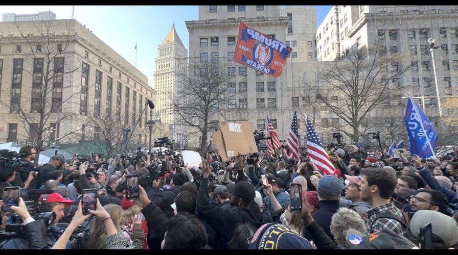 SEE IT: Chaos as dueling protests rage outside New York City courthouse