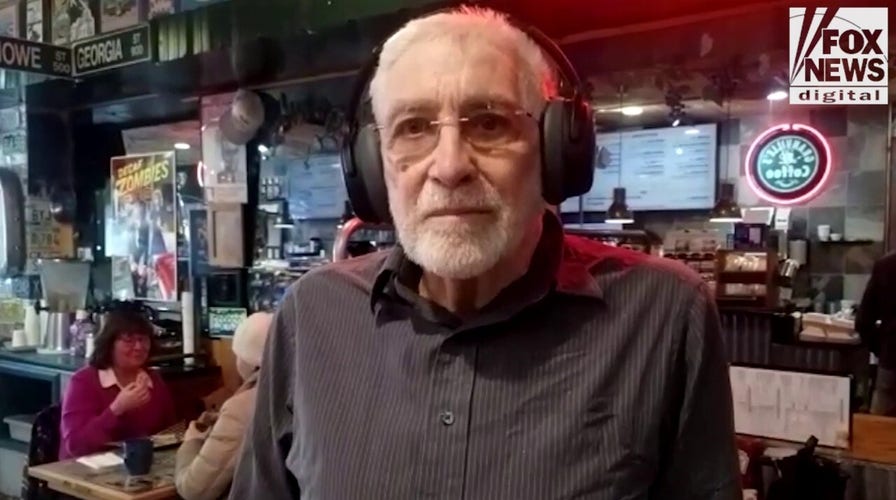 Coffee store  proprietor  creates tremendous  carrot barroom   aiming for satellite   record